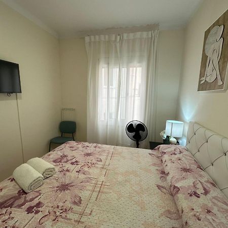 Rooms Nueva Valencia Barcelona Buitenkant foto